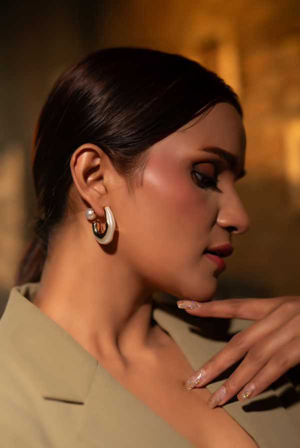 ER-136 Modern Pearl-Accented Hoop Earrings