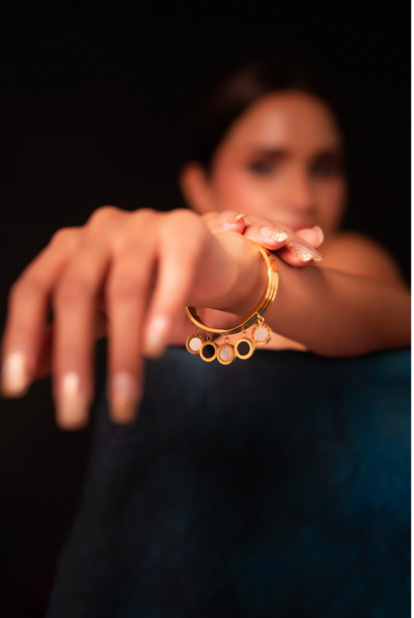 BR-142 Gold-Toned Bangle bracelet