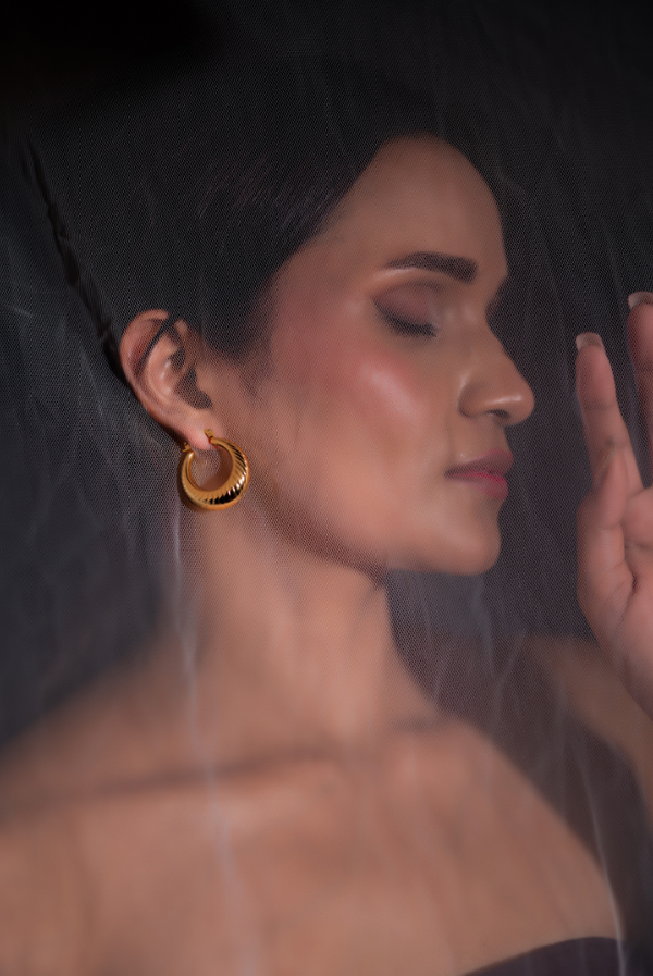 ER-141  Gold-Toned Hoop Earrings