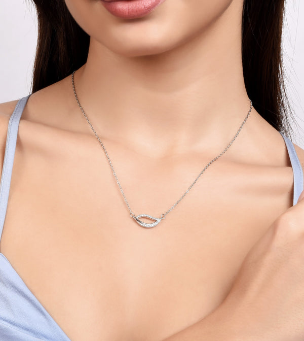CP-119  A Delicate Silver-Toned Necklace